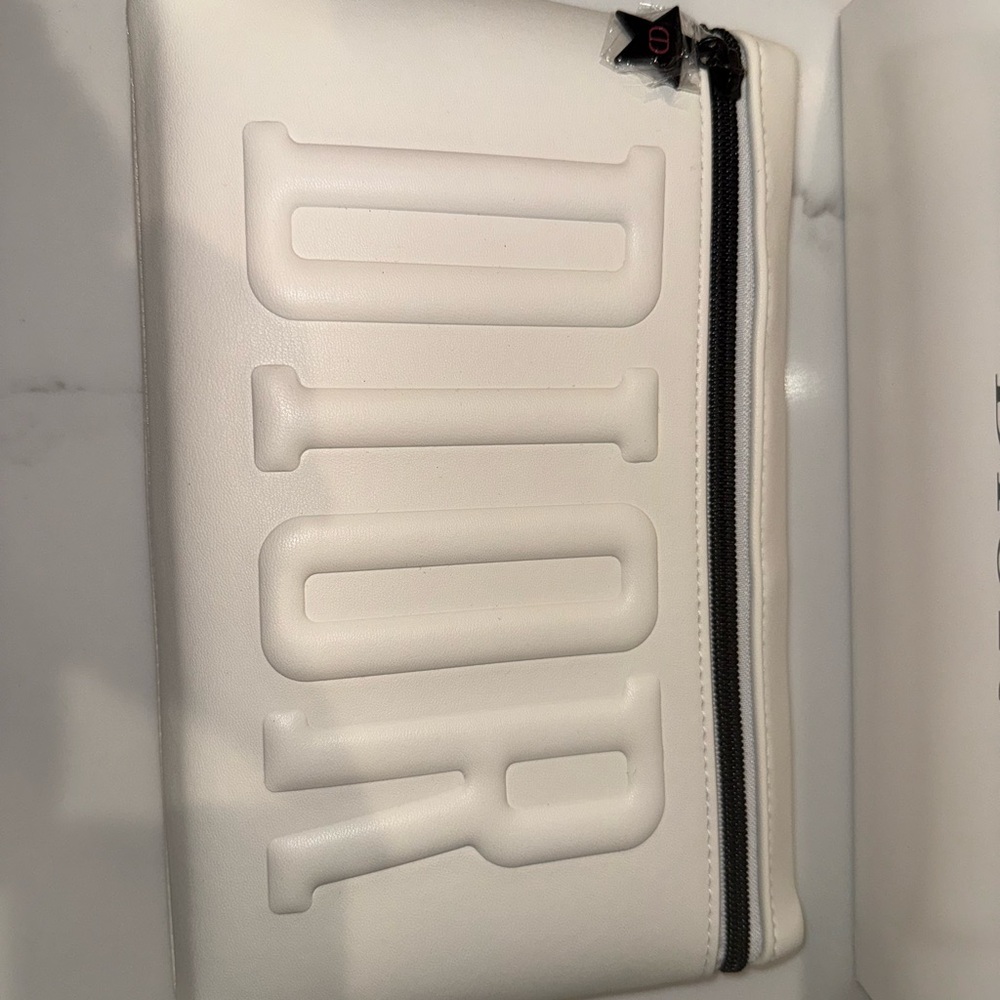 New Dior White Embossed Logo Pouch - Picture 3 of 9